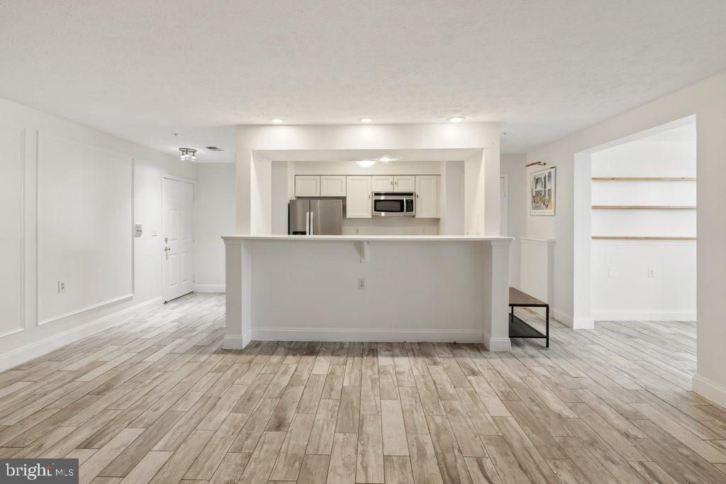 Image 8 of property listing at 6205 SANDPIPER CT #202, Elkridge, MD 21075