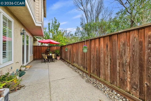 7323 Croy Ln, Dublin, CA 94568