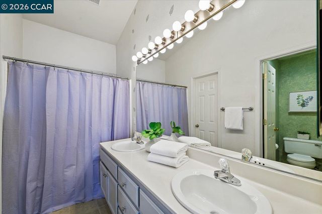 7323 Croy Ln, Dublin, CA 94568