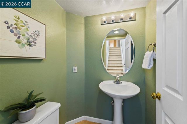 7323 Croy Ln, Dublin, CA 94568