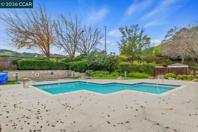 7323 Croy Ln, Dublin, CA 94568