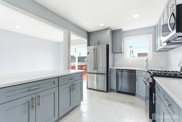 29 Swarthmore Drive, Carteret, NJ 07008