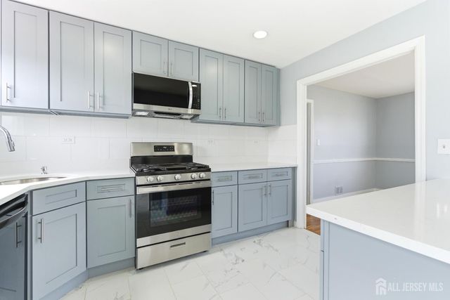29 Swarthmore Drive, Carteret, NJ 07008