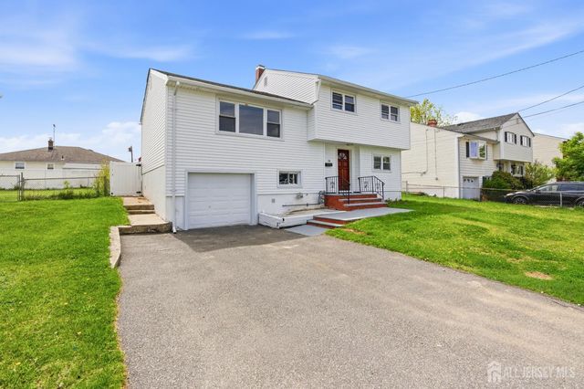 29 Swarthmore Drive, Carteret, NJ 07008