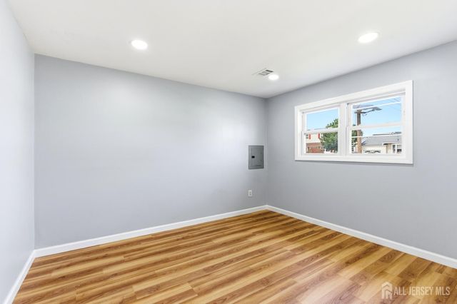 29 Swarthmore Drive, Carteret, NJ 07008