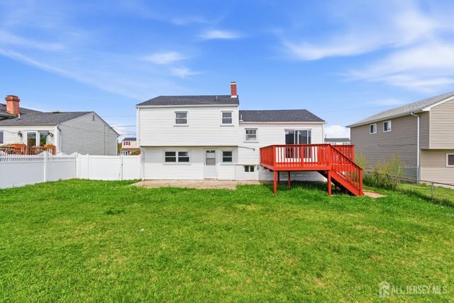 29 Swarthmore Drive, Carteret, NJ 07008