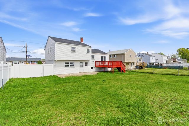 29 Swarthmore Drive, Carteret, NJ 07008