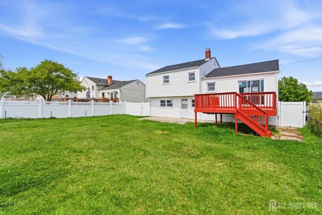 29 Swarthmore Drive, Carteret, NJ 07008
