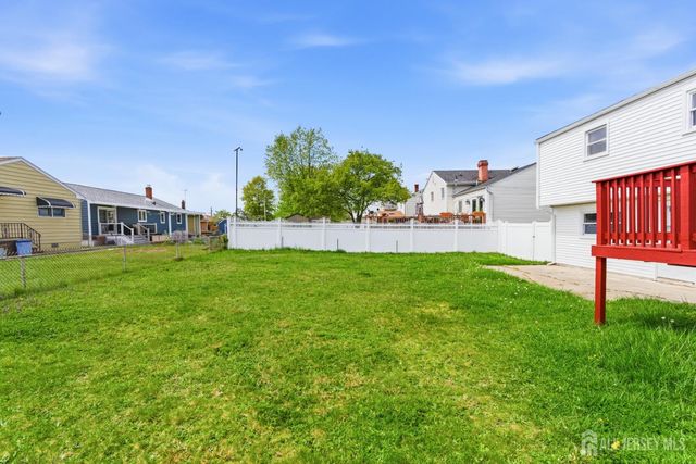 29 Swarthmore Drive, Carteret, NJ 07008