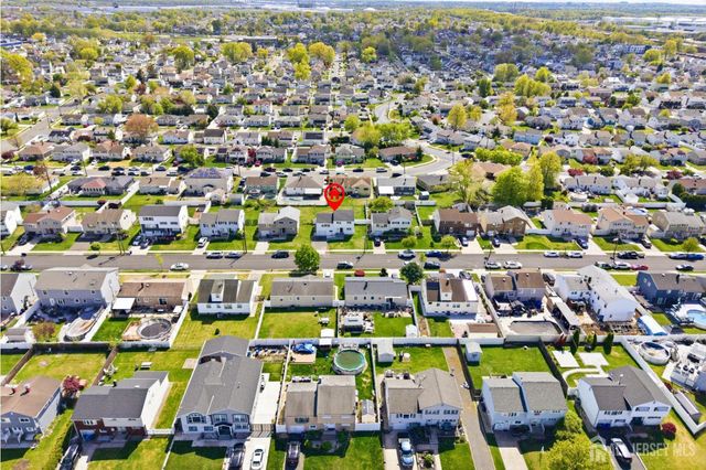 29 Swarthmore Drive, Carteret, NJ 07008