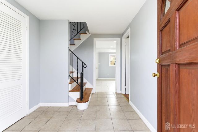 29 Swarthmore Drive, Carteret, NJ 07008