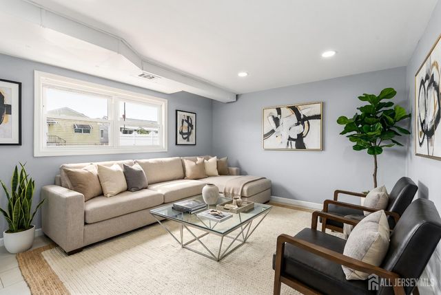 29 Swarthmore Drive, Carteret, NJ 07008