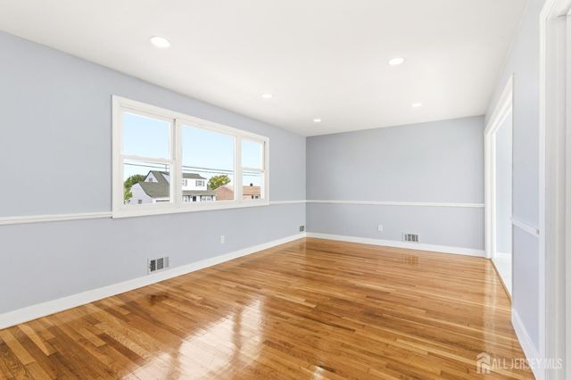 29 Swarthmore Drive, Carteret, NJ 07008