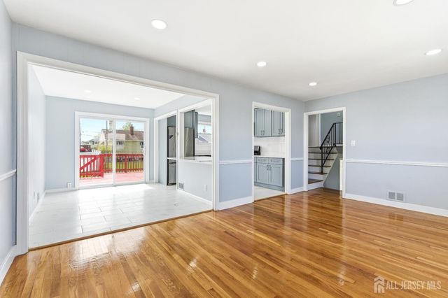 29 Swarthmore Drive, Carteret, NJ 07008