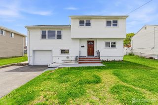 29 Swarthmore Drive, Carteret, NJ 07008