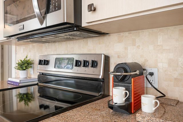7627 SE Fiddlewood Lane, Hobe Sound, FL 33455