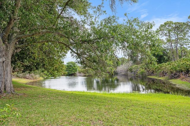 7627 SE Fiddlewood Lane, Hobe Sound, FL 33455