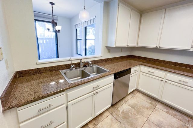 615 Cherry Ave, Sonoma, CA 95476