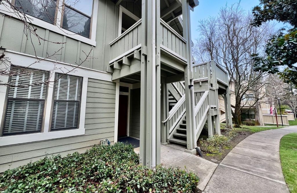 615 Cherry Ave, Sonoma, CA 95476