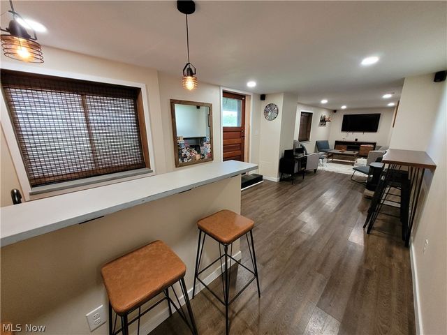 751 Woodstock Road, Akron, OH 44312