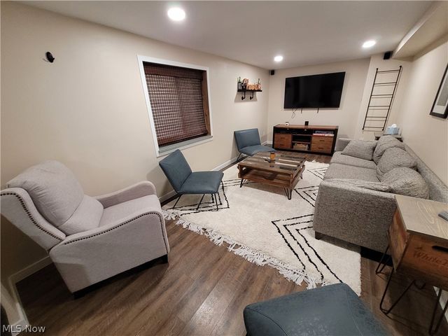 751 Woodstock Road, Akron, OH 44312