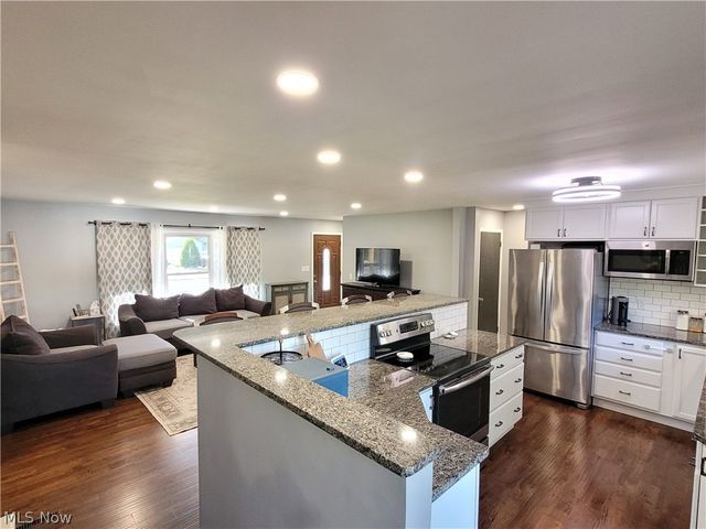 751 Woodstock Road, Akron, OH 44312