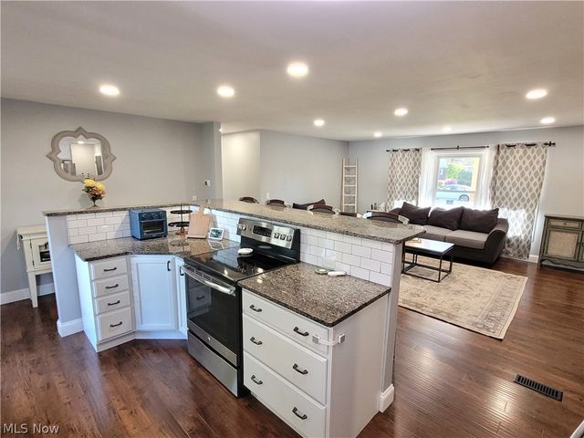 751 Woodstock Road, Akron, OH 44312