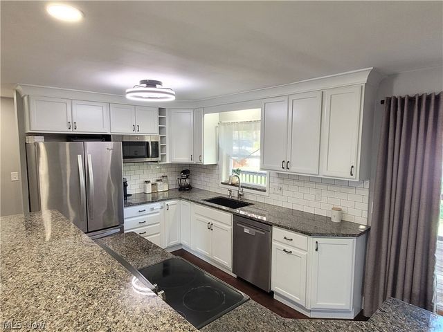 751 Woodstock Road, Akron, OH 44312