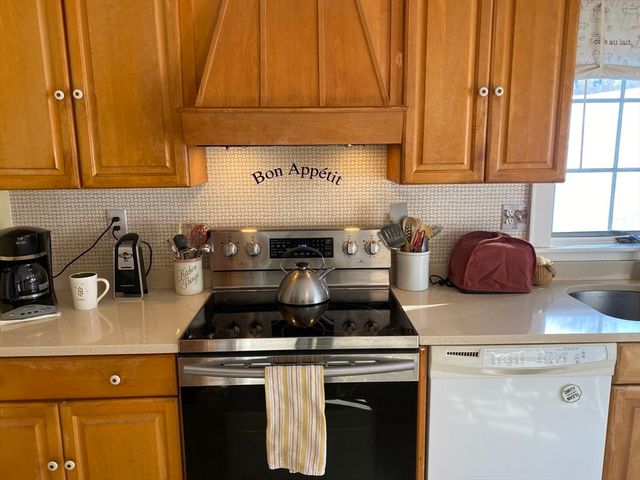 260 Elm St, Walpole, MA 02081