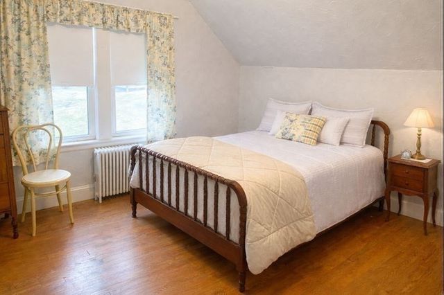 260 Elm St, Walpole, MA 02081