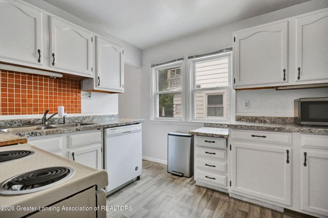313 N Magnolia Avenue, Lansing, MI 48912