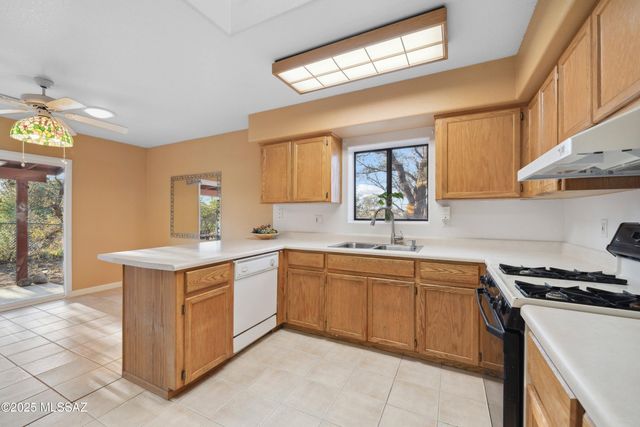 335 W Oak Hills Drive, Oracle, AZ 85623