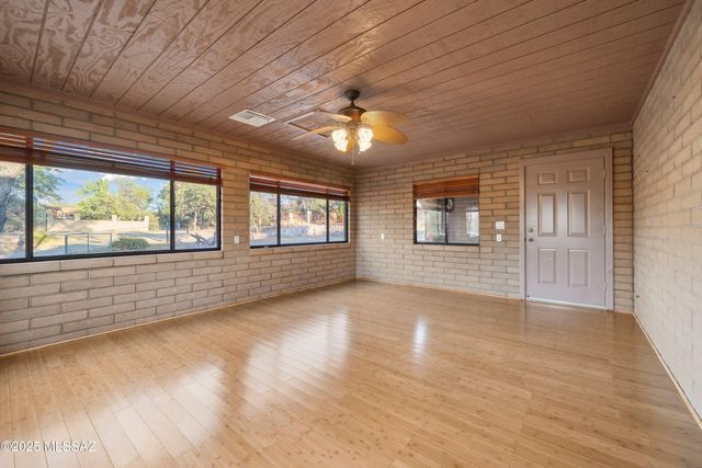 335 W Oak Hills Drive, Oracle, AZ 85623