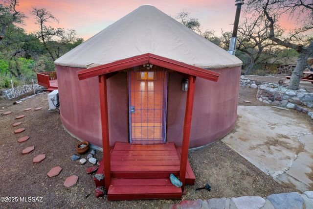 335 W Oak Hills Drive, Oracle, AZ 85623