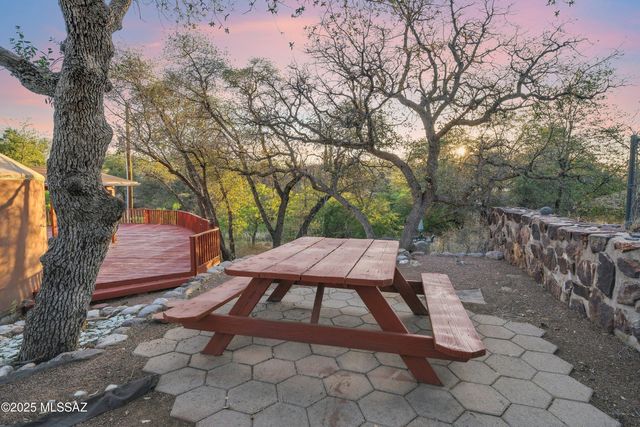 335 W Oak Hills Drive, Oracle, AZ 85623