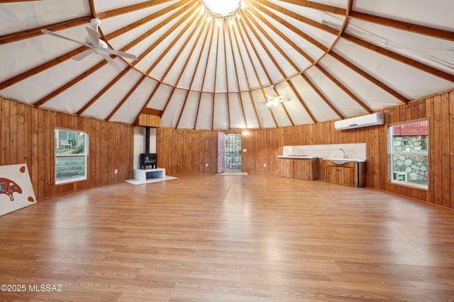 335 W Oak Hills Drive, Oracle, AZ 85623