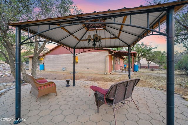 335 W Oak Hills Drive, Oracle, AZ 85623