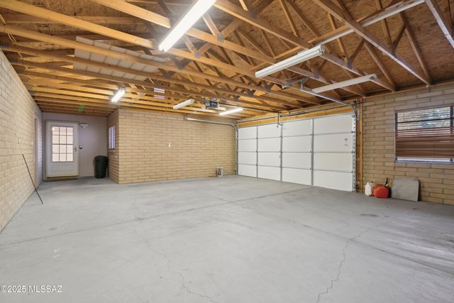 335 W Oak Hills Drive, Oracle, AZ 85623