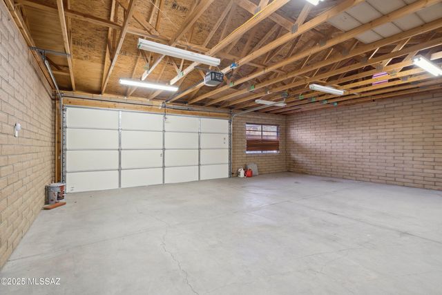 335 W Oak Hills Drive, Oracle, AZ 85623