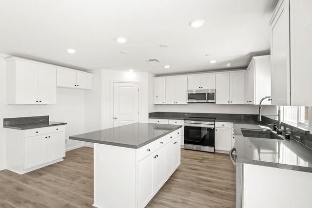 2195 S Terry Avenue, Fresno, CA 93725