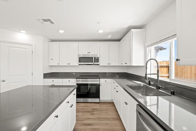 2195 S Terry Avenue, Fresno, CA 93725