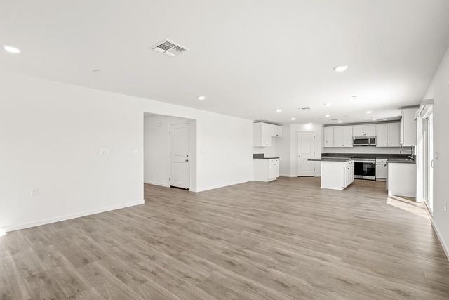 2195 S Terry Avenue, Fresno, CA 93725
