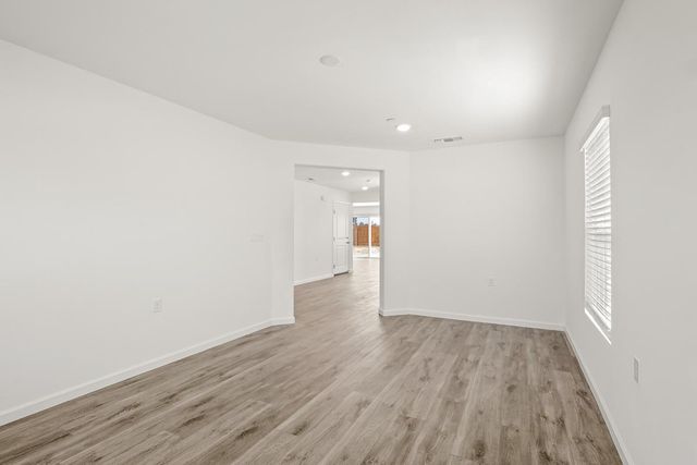 2195 S Terry Avenue, Fresno, CA 93725
