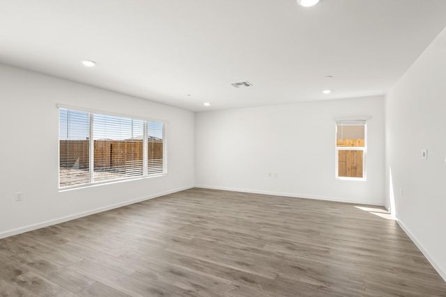 2195 S Terry Avenue, Fresno, CA 93725