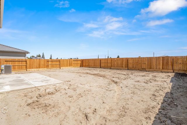 2195 S Terry Avenue, Fresno, CA 93725