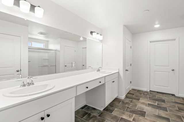 2195 S Terry Avenue, Fresno, CA 93725