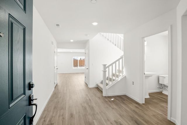 2195 S Terry Avenue, Fresno, CA 93725