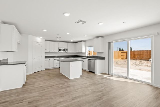 2195 S Terry Avenue, Fresno, CA 93725