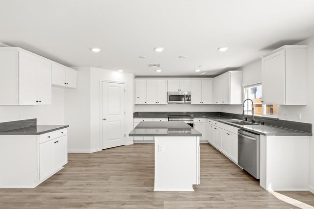 2195 S Terry Avenue, Fresno, CA 93725
