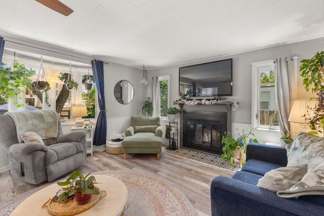 609 Linnwill Place, West Des Moines, IA 50265